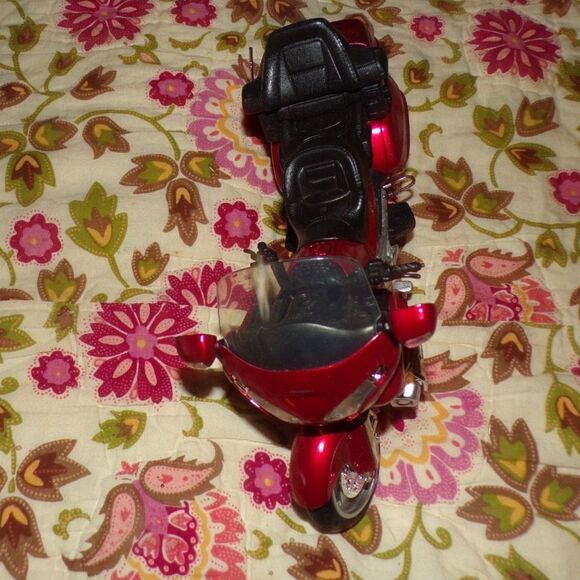 New Ray Honda Gold Wing 2010 1:12 Model Motorcycle Burgundy - Picture 1 of 3